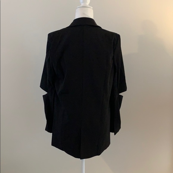 Black blazer, with elbow slit detail - Picture 2 of 5